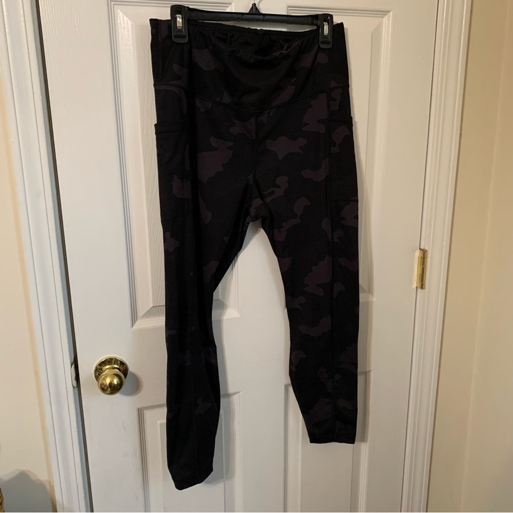 Yogalicious 1x black camo full length leggings with side pockets
